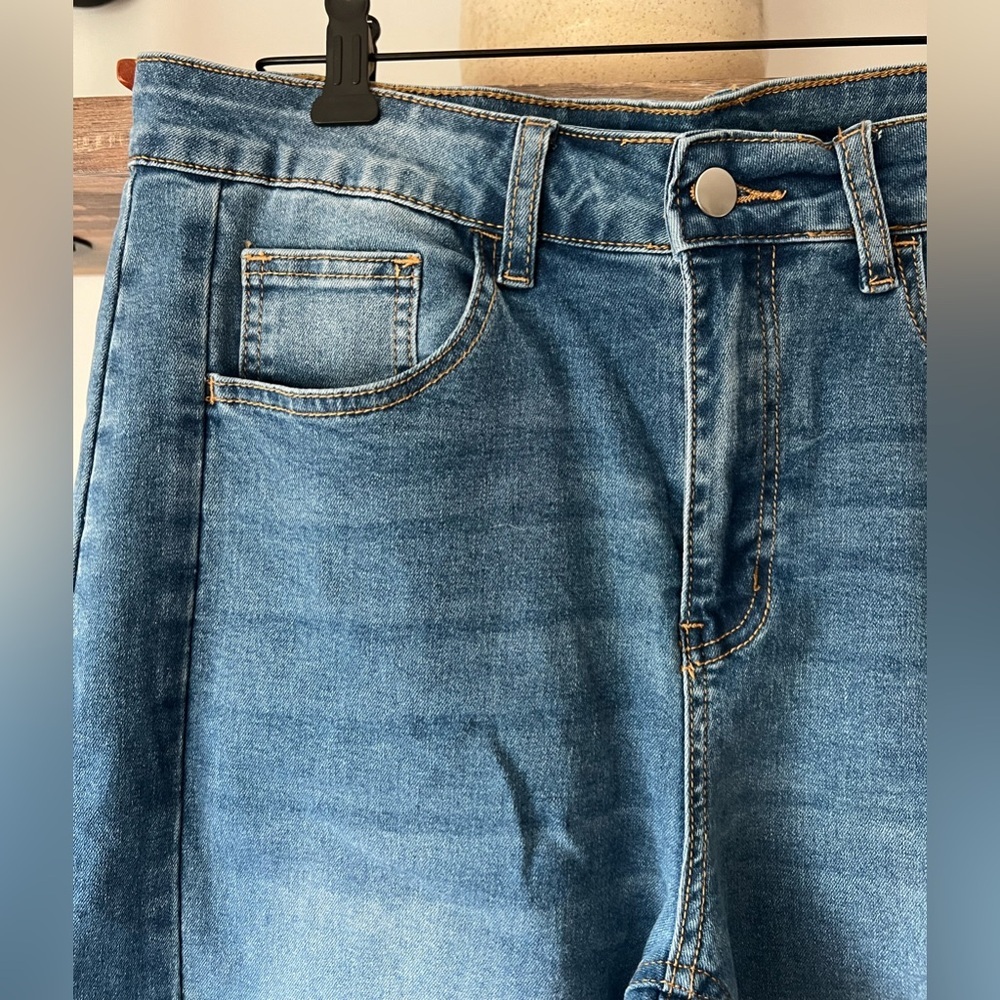 Wide Leg Barrel Jeans Medium Wash Raw Hem - Picture 4 of 7